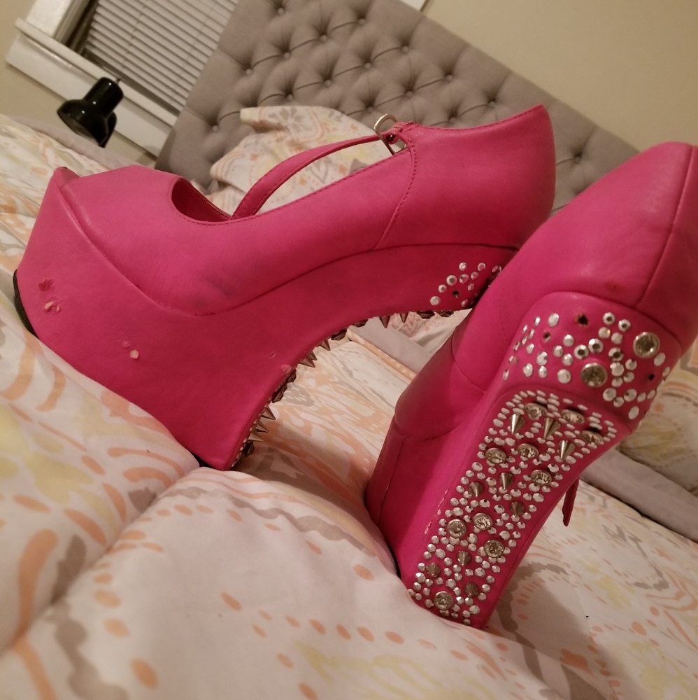 Heels - Picture 3 of 3